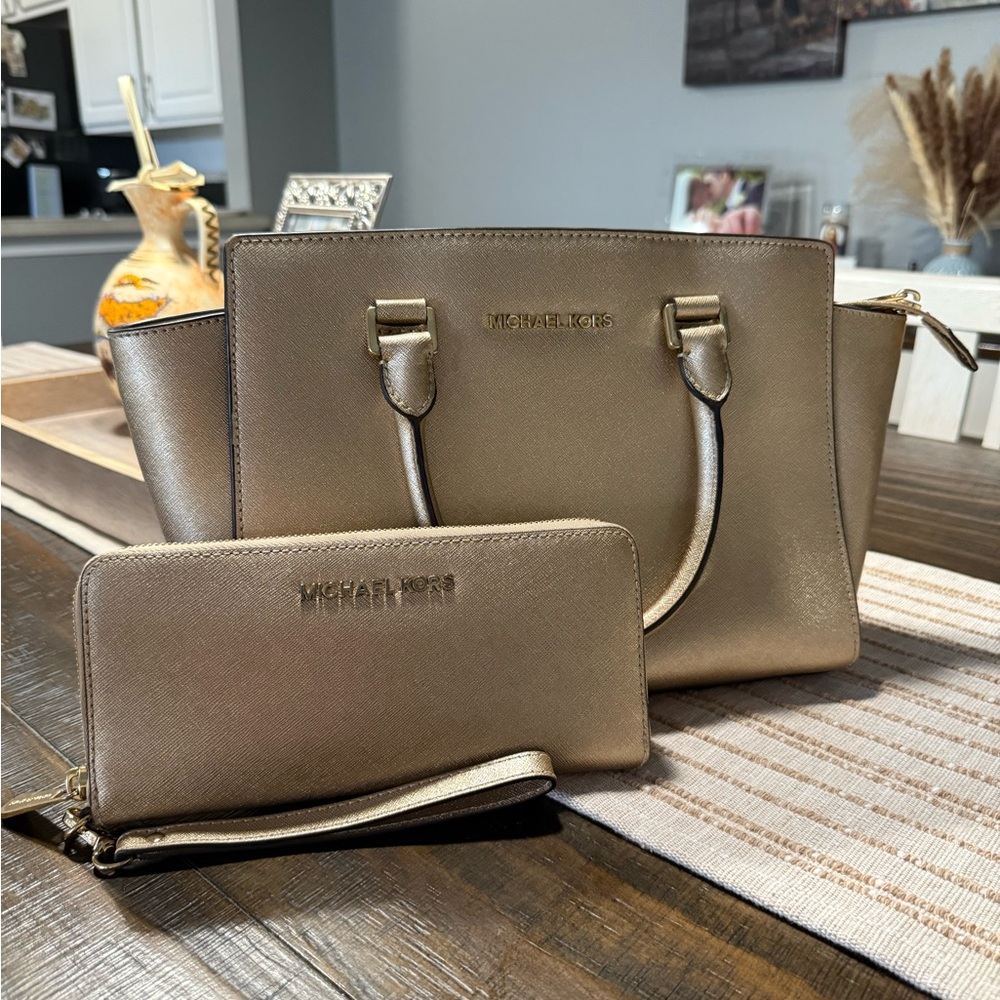 Michael Kors Selma Saffiano Women's Bag and Wallet Set
